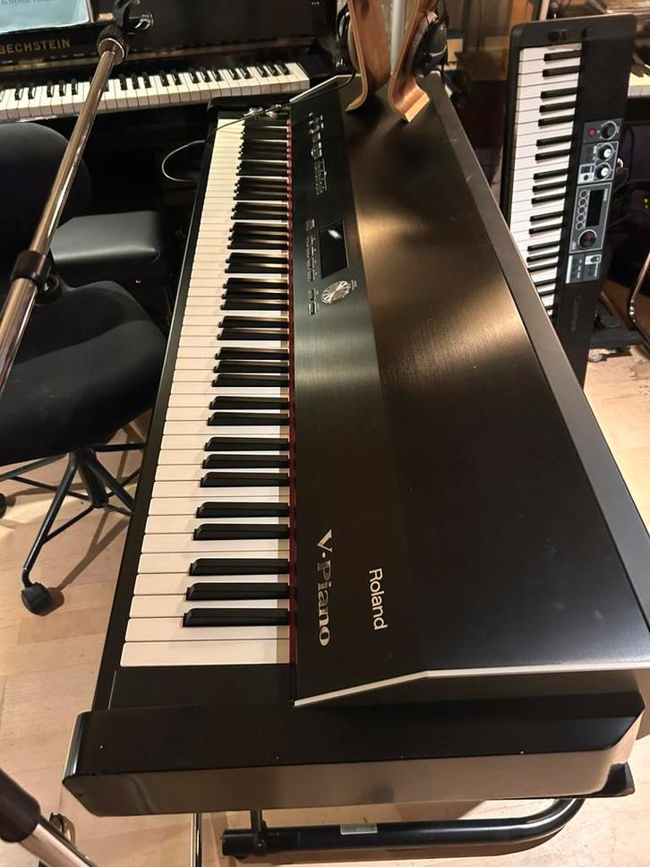 Roland V - Piano, Muziek en Instrumenten, Piano's, Zo goed als nieuw, Overige typen, Zwart, Digitaal, Ophalen