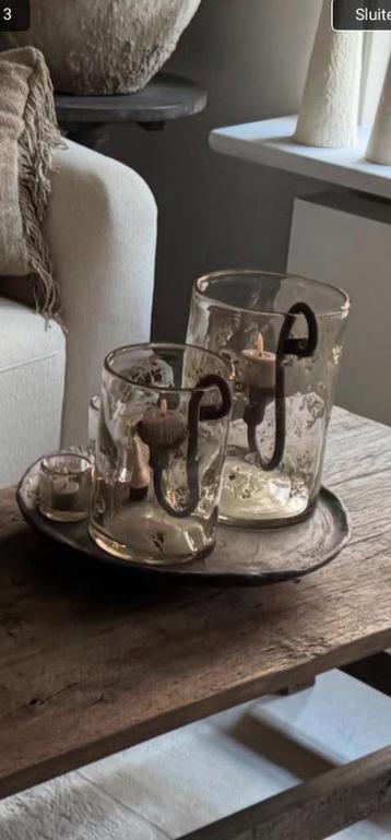 Stenen plateau beschikbaar voor biedingen