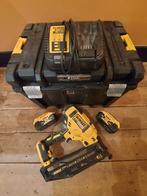 DeWalt DCN660 tacker / 2 x accu / snel lader / Tsak kist, Ophalen of Verzenden, Gebruikt