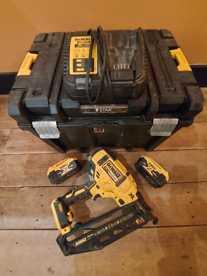 DeWalt DCN660 tacker / 2 x accu / snel lader / Tsak kist, Doe-het-zelf en Verbouw, Gereedschap | Overige machines, Gebruikt, Ophalen of Verzenden
