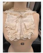 Jabot met Kant, 20 cm met parelmoer knoopjes creme gebr.wit, Ophalen of Verzenden