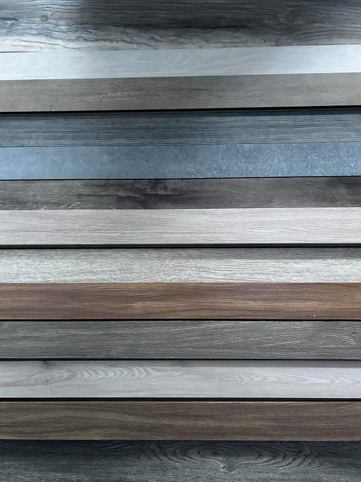 Partij nieuwe plinten 80 stuks 3,50 euro per stuk, Doe-het-zelf en Verbouw, Plinten en Afwerking, Nieuw, Plinten, Overige materialen