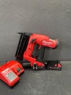 Milwaukee tacker 18v, Ophalen, Zo goed als nieuw, Plinten