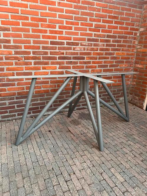 Stalen onderstel zware kwaliteit en uniek, Huis en Inrichting, Tafels | Eettafels, Zo goed als nieuw, 200 cm of meer, Vijf personen of meer