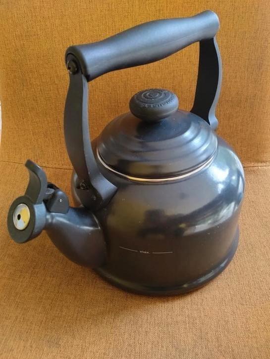 Le Creuset tradition 2.1 L fluitketel, bijna nieuw, Witgoed en Apparatuur, Waterkokers, Zo goed als nieuw, 2 liter of meer, Ophalen of Verzenden