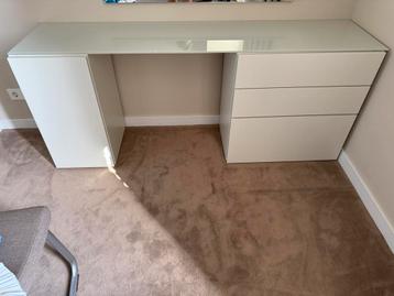 Kaptafel/makeup tafel met glazen blad beschikbaar voor biedingen