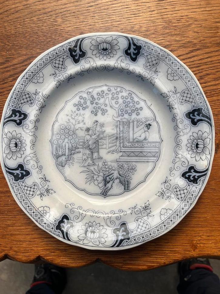 Antiek Blauw-Wit Bord met Tuinscene Decoratie, Antiek en Kunst, Antiek | Servies los, Ophalen of Verzenden