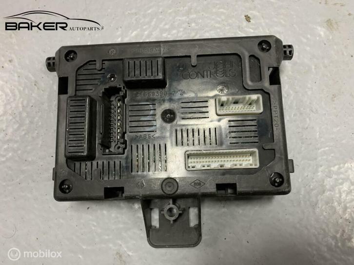 Zekeringkast Renault Clio III ('05->) 8200343732, Auto-onderdelen, Elektronica en Kabels, Renault, Gebruikt, Ophalen of Verzenden