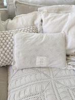 Riviera Maison wit kussen, Huis en Inrichting, Woonaccessoires | Kussens, Ophalen of Verzenden, Zo goed als nieuw, Wit, Rechthoekig