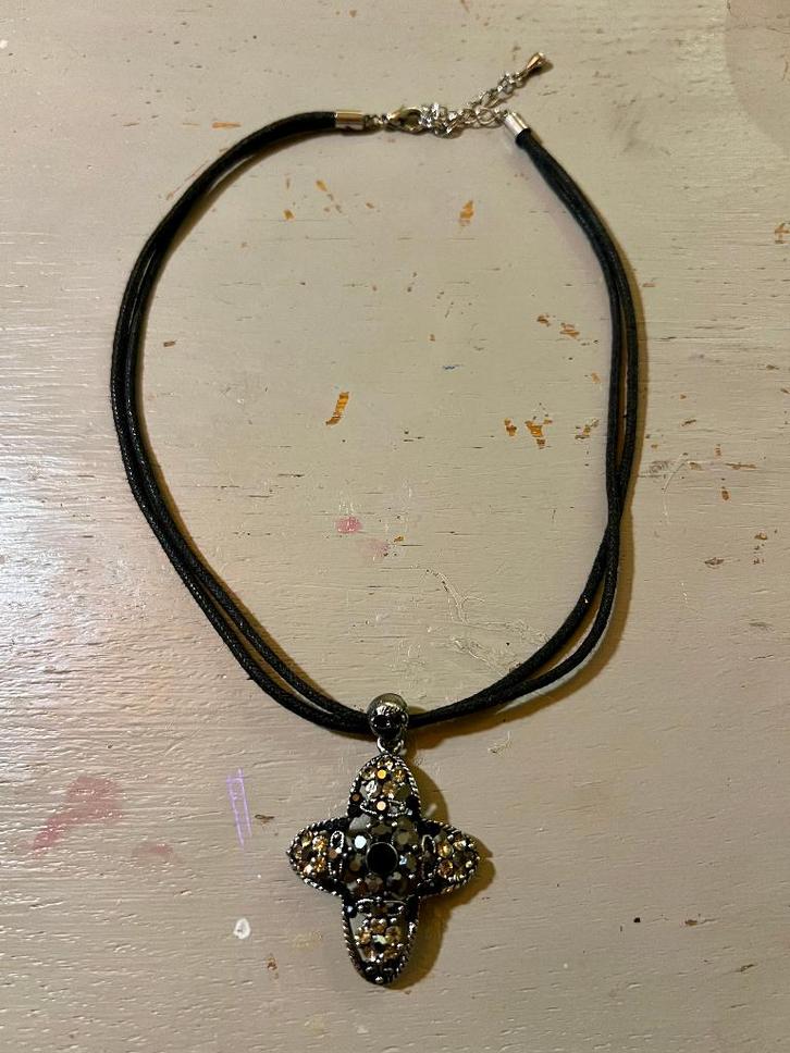 Vintage leren design ketting kruis kettinghanger strass boho, Sieraden, Tassen en Uiterlijk, Kettingen, Zo goed als nieuw, Overige materialen