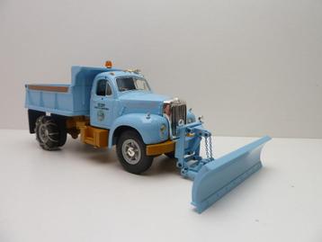 Mack 160B  '' short dump truck w/plow ''  First Gear '' beschikbaar voor biedingen