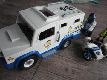 GROTE PLAYMOBIL  POLITIE AUTO /5 POPPETJES  beschikbaar voor biedingen