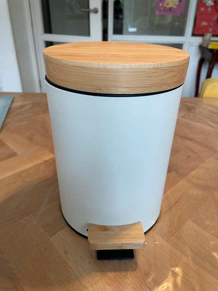 Klein prullenbakje met soft close, Huis en Inrichting, Woonaccessoires | Prullenbakken, Nieuw, Metaal, Minder dan 50 cm, minder dan 10 liter