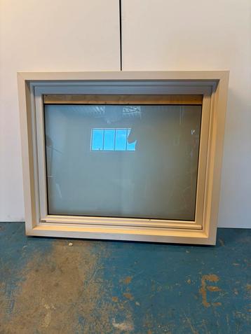 Weru kunststof kozijn draai/kiep beschikbaar voor biedingen