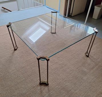 Glazen salontafel met koper onderstel beschikbaar voor biedingen