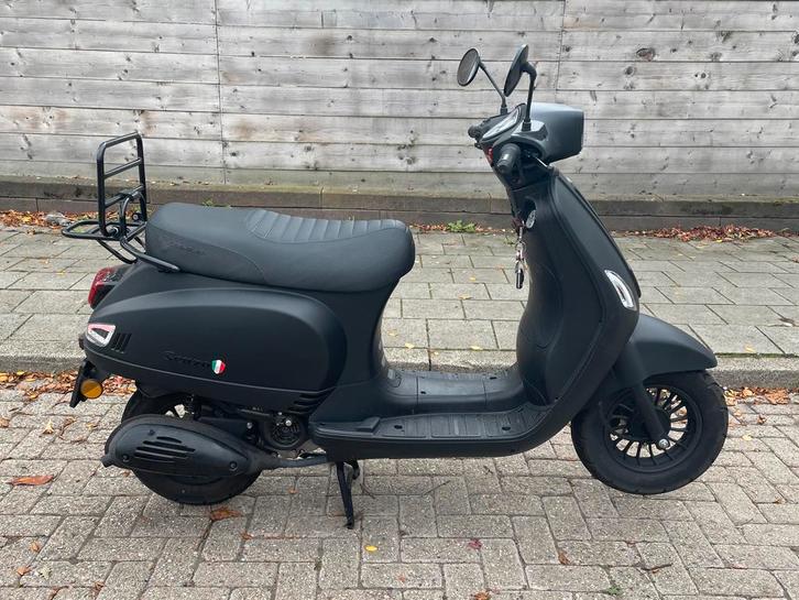 Scooter/bromfiets - Senzo Rivalux S Matzwart + accessoires, Fietsen en Brommers, Scooters | Overige merken, Zo goed als nieuw