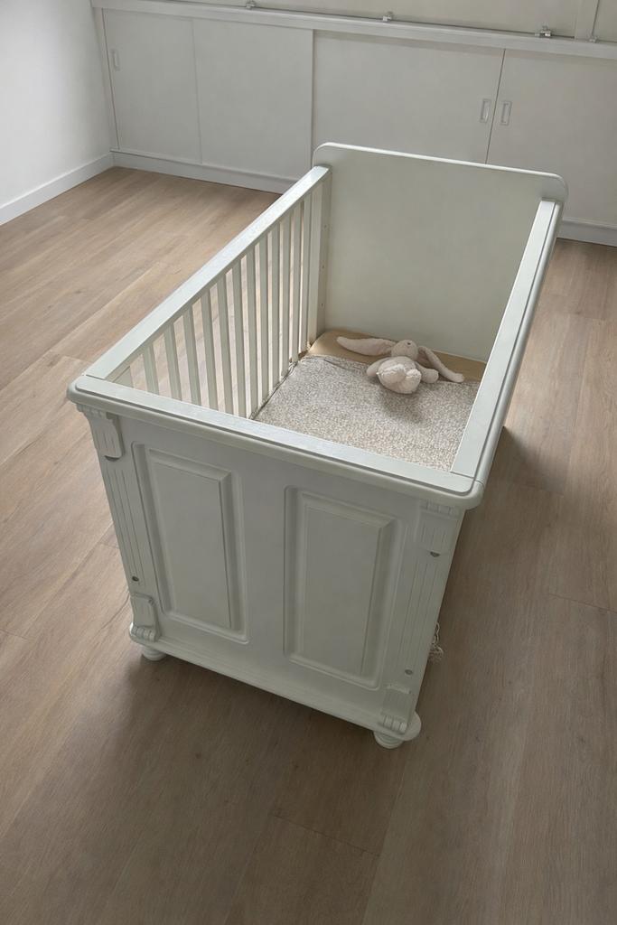 Vintage Ledikantje wit hout kwaliteit, Kinderen en Baby's, Babywiegjes en Ledikanten, Ophalen, Gebruikt, Ledikant