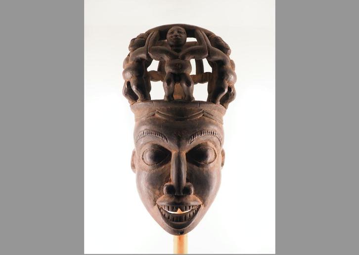 Groot oud Bamoun / Bamileke Helmmasker (251003-03), Antiek en Kunst, Kunst | Niet-Westerse kunst, Ophalen of Verzenden