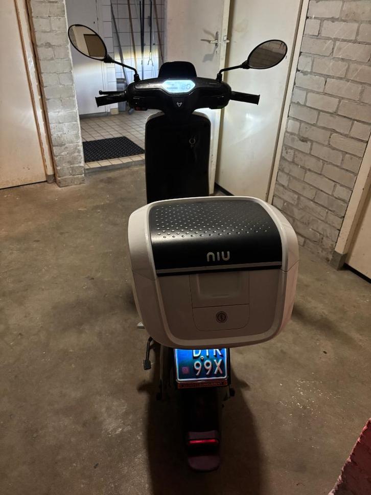 Niu scooter, Fietsen en Brommers, Snorfietsen en Snorscooters, Gebruikt, Overige merken, Elektrisch, Ophalen