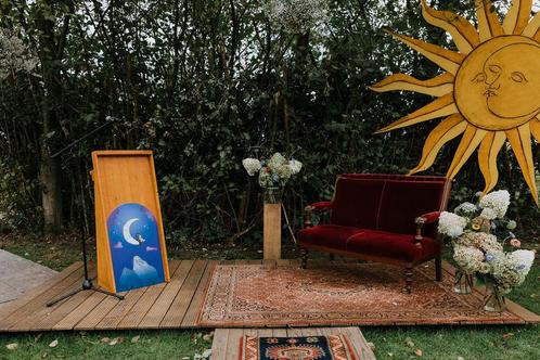 Bruiloft decoratie: katheder / vintage trouwbankje / loper, Hobby en Vrije tijd, Feestartikelen, Zo goed als nieuw, Versiering