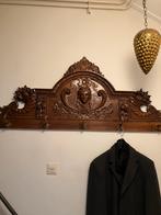 Antieke kapstok van kastdeel, Ophalen