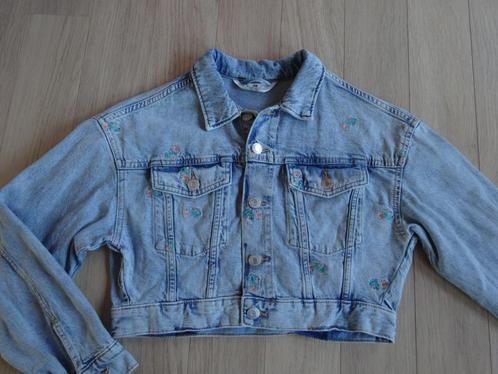 Bloemen spijkerjas H&M mt 140-146, Kinderen en Baby's, Kinderkleding | Maat 140, Zo goed als nieuw, Meisje, Jas, Ophalen of Verzenden
