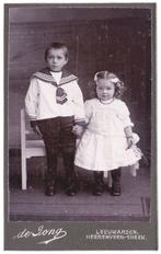 CDV Kinderen Matrozenpakje Witte Jurk Kind Bank Foto De Jong, Verzamelen, Gebruikt, Foto, Ophalen of Verzenden, Voor 1940