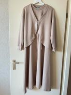 Beige 2 delig set jurk + vest nieuw, Maat 38/40 (M), Beige, Nieuw, Ophalen of Verzenden