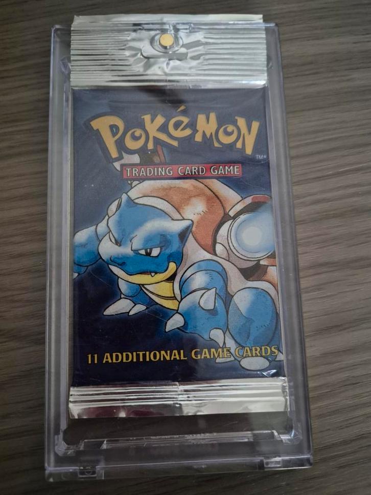 Base Set Blastoise Boosterpack long crimp gewogen 21, Hobby en Vrije tijd, Verzamelkaartspellen | Pokémon, Booster, Ophalen