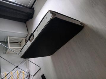 Zo goed als nieuwe massagetafel vraag prijs beschikbaar voor biedingen