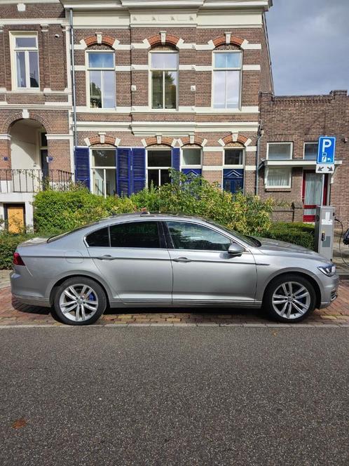 VW Passat 1.4 TSI 160KW GTE, hybride, 2016, Zilvergrijs, Auto's, Volkswagen, Particulier, Passat, ABS, Achteruitrijcamera, Adaptieve lichten