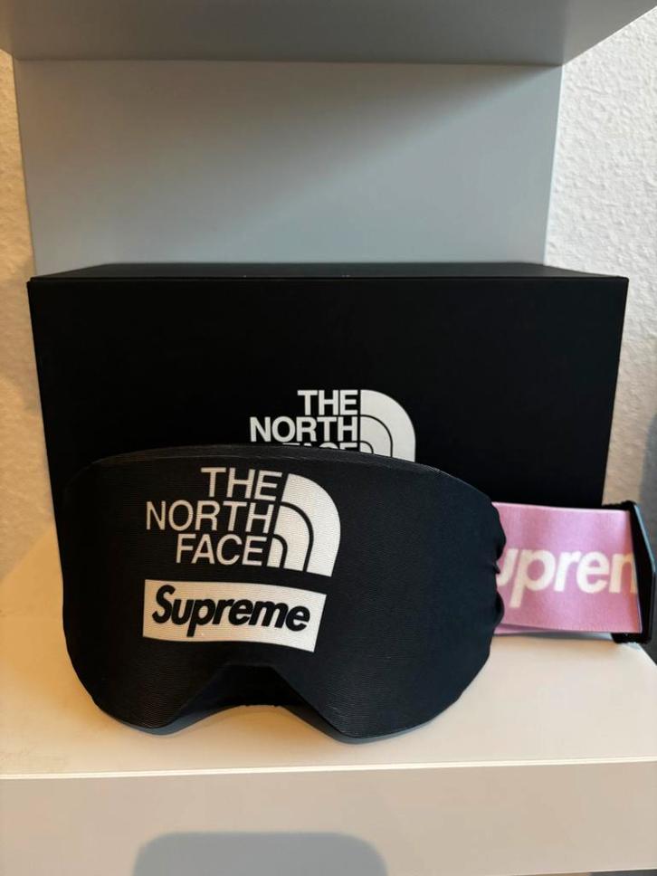 Supreme x TNF X Smith Snow Goggles SW22 -! Nooit gebruikt, Sport en Fitness, Skiën en Langlaufen, Zo goed als nieuw, Overige typen