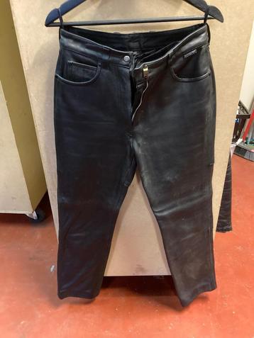Leren motorbroek beschikbaar voor biedingen