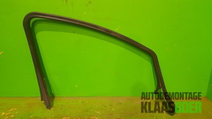 Portierlijst van een Opel Astra, Auto-onderdelen, Carrosserie en Plaatwerk, Opel, Gebruikt, 6 maanden garantie, 12 maanden garantie