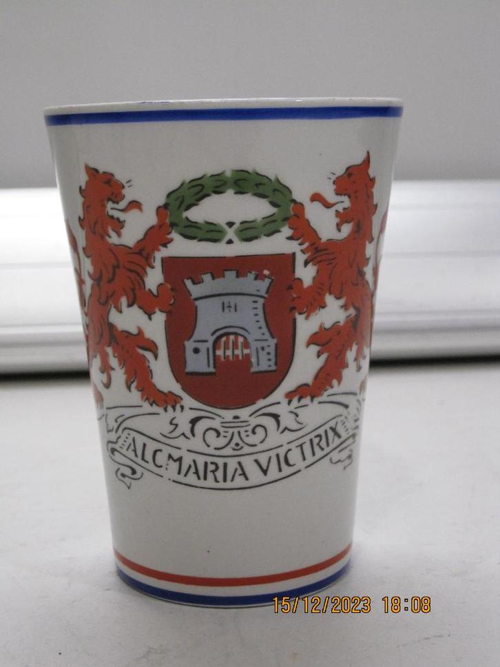 burgemeester wendelaar alkmaar beker petrus regout (290), Antiek en Kunst, Antiek | Keramiek en Aardewerk, Ophalen of Verzenden