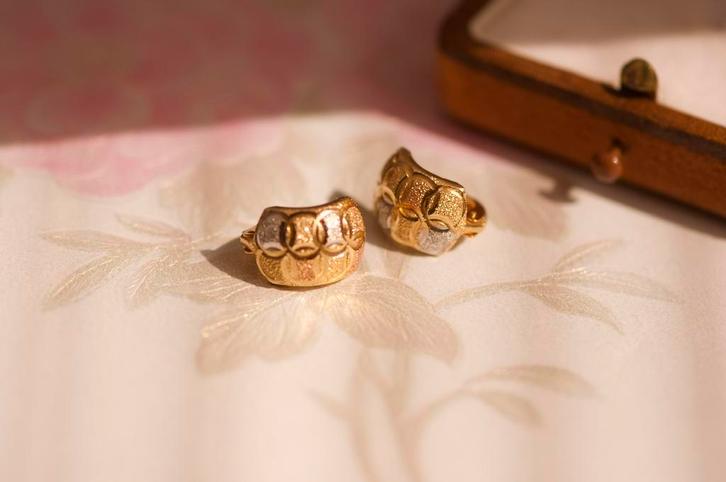 Vintage 18 karaat oorbellen, Sieraden, Tassen en Uiterlijk, Oorbellen, Zo goed als nieuw, Goud, Goud, Ophalen of Verzenden