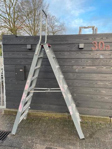 Altrex Falco 2x8 dubbel beloopbare trap met beugel