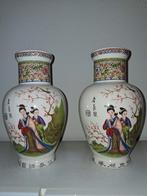 Twee Chinese vazen met damesmotief, Antiek en Kunst, Antiek | Vazen, Ophalen