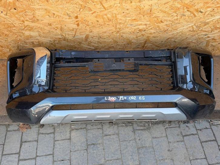 Mitsubishi L200 V Lift 19- voorbumper, Auto-onderdelen, Carrosserie en Plaatwerk, Bumper, Mitsubishi, Voor, Gebruikt, Ophalen of Verzenden