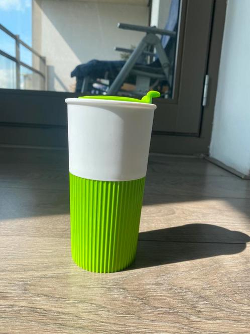 Grote drinkbeker wit/limegroen - nieuw, Huis en Inrichting, Keuken | Servies, Nieuw, Kop(pen) en/of Schotel(s), Overige stijlen