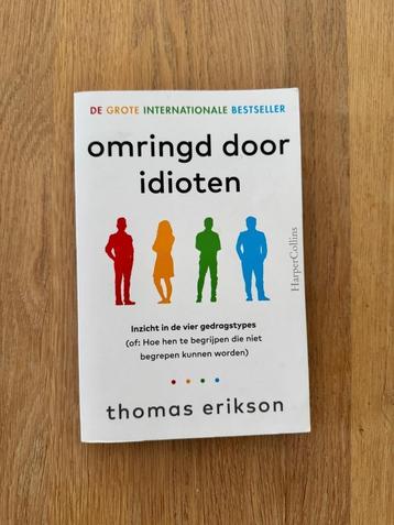 Omringd door idioten beschikbaar voor biedingen