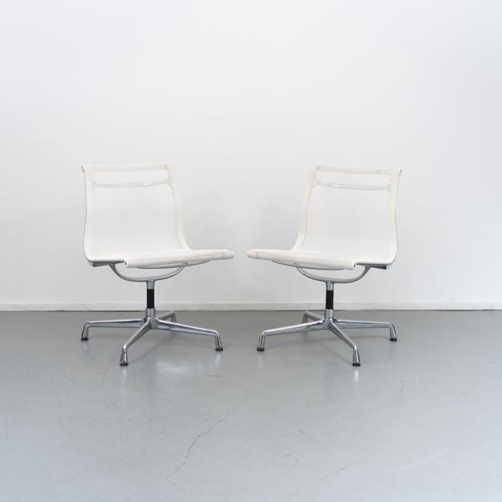 4 Vitra Eames Ea105 Wit  Netweave Chroom, Huis en Inrichting, Stoelen, Zo goed als nieuw, Metaal, Stof, Ophalen of Verzenden