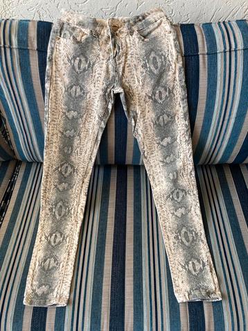 Skinny broek crème-grijs met print maat 34. beschikbaar voor biedingen