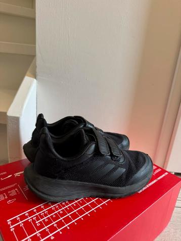 Adidas schoenen beschikbaar voor biedingen