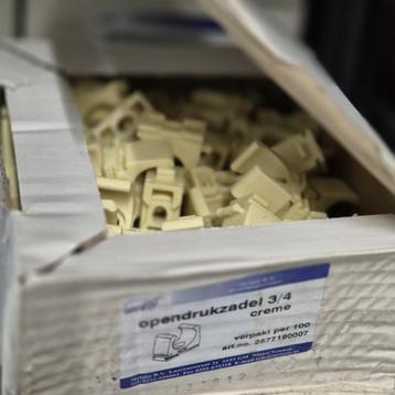 Elektra drukzadels / klembeugels voor 19 mm elektrabuis beschikbaar voor biedingen