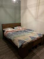 Bed VEDDE Jysk, Huis en Inrichting, Slaapkamer | Bedden, Ophalen, Bruin, 140 cm, Zo goed als nieuw