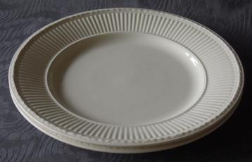 Nr RR161: 2 Grote Wedgwood Edme dinerborden beschikbaar voor biedingen
