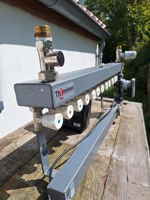 12 groepen vloerverwarmingverdeler met shunt, Doe-het-zelf en Verbouw, Verwarming en Radiatoren, Zo goed als nieuw, Overige typen