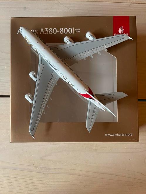 Airbus A380-800 Emirates 50 livery, Verzamelen, Luchtvaart en Vliegtuigspotten, Zo goed als nieuw, Schaalmodel, Verzenden