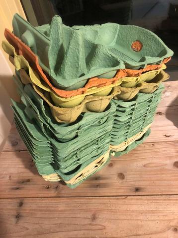 Eierdozen 6 eieren beschikbaar voor biedingen